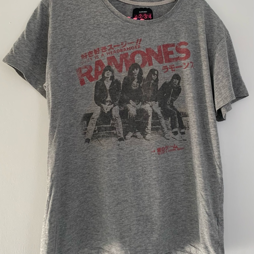 Ramones 1•2•3•4 Suzy Is A Headbanger Japan Print Band Graphic T-Shirt